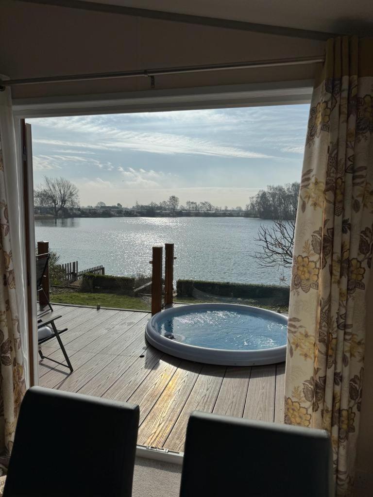 Tattershall Lakes Country Park, Lakeside Lodge, Hot Tub, Private Garden And Private Fishing Pitch Exterior photo