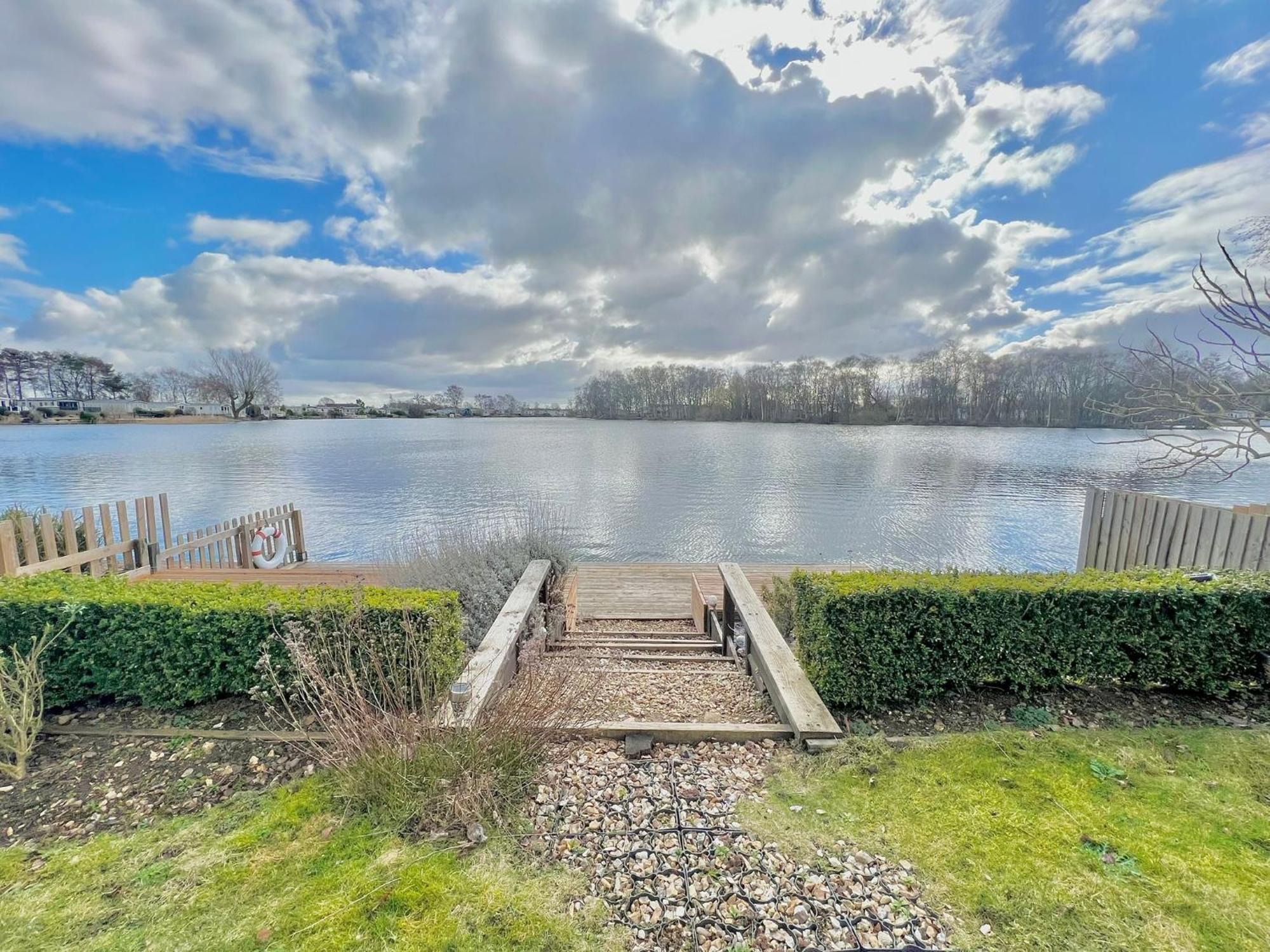 Tattershall Lakes Country Park, Lakeside Lodge, Hot Tub, Private Garden And Private Fishing Pitch Exterior photo